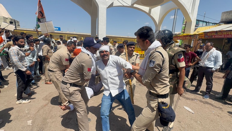 नीट पेपर लीक का विरोध: रेल रोकने जा रहे युवा कांग्रेस प्रदेश अध्यक्ष सहित कार्यकर्ता गिरफ्तार