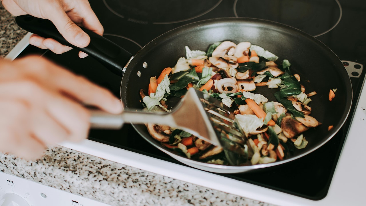 Why Ceramic Non-Stick Pans Often Lose Coating Faster Than Expected Why Ceramic Non-Stick Pans Often Lose Coating Faster Than Expected