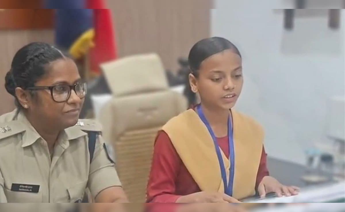 Bihar: बगहा प्रभारी SP ने 8वीं की छात्रा के सपनों को दी उड़ान, कुछ देर के लिए अमृता बनी जिले की कप्तान