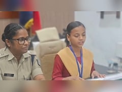 Bihar: बगहा प्रभारी SP ने 8वीं की छात्रा के सपनों को दी उड़ान, अमृता को बनाया कुछ देर के लिए जिले का कप्तान