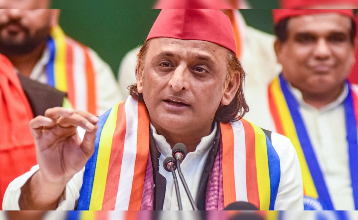 सपा कार्यकर्ता ही बढ़ा रहे परेशानियां, चुनावी तैयारियों से ज्यादा 'संयम की पाठशाला' में बिजी हैं अखिलेश यादव — WellsTrack