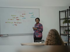 'जून में ही बच्चा करना', टीचर से प्रिंसिपल की अजीब डिमांड वायरल, सोशल मीडिया पर भड़के लोग