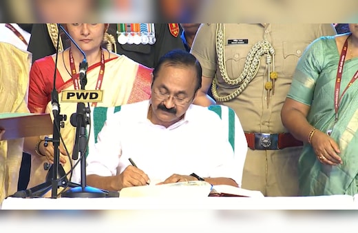 VD Satheesan Oath as Kerala CM LIVE: केरल में वीडी सतीशन बने नए CM, अब मंत्रियों का चल रहा शपथ ग्रहण
