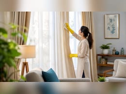 &nbsp;Curtain Cleaning Hacks: परदों को बिना धोए कैसे करें साफ, अपनाएं ये 6 आसान क्लीनिंग हैक्स