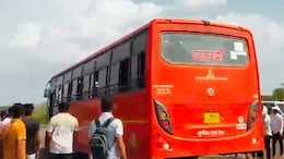 Shirdi News : रस्त्यावर रक्ताचा सडा अन् साईभक्तांचा आक्रोश; मदतीऐवजी लालपरीने दाखवली पाठ, नागरिकांचा संताप