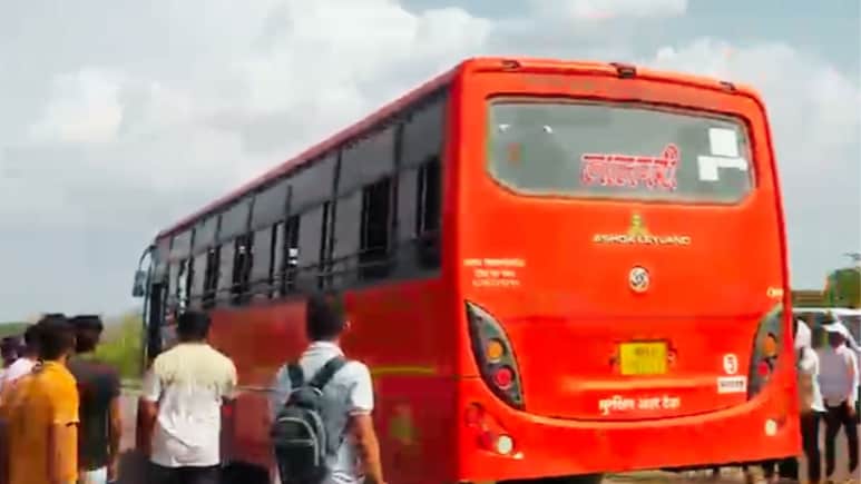 Shirdi News : रस्त्यावर रक्ताचा सडा अन् साईभक्तांचा आक्रोश; मदतीऐवजी लालपरीने दाखवली पाठ, नागरिकांचा संताप