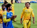 MS Dhoni: सीजन में पहली बार CSKजर्सी में नजर आए 'थाला', ग्राउंड्समैन के साथ खिचवाईं फोटो, फैंस को कहा 'शुक्रिया'