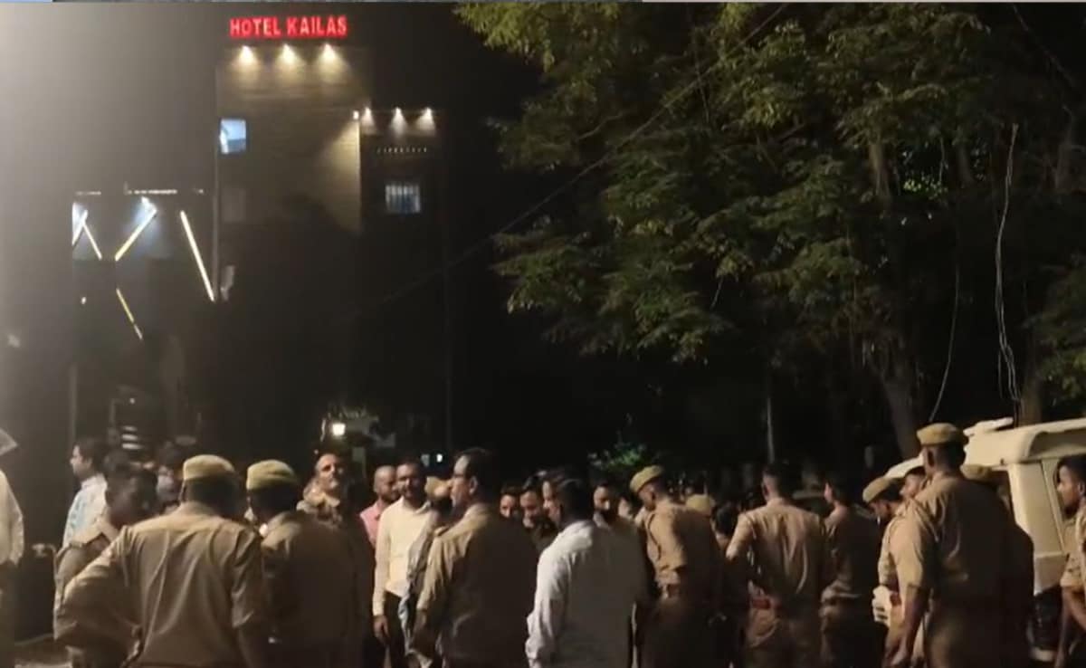 कानपुर: मरीज की मौत के बाद जीवन ज्योति हॉस्पिटल में बवाल, महिला पुलिसकर्मी को पीटा, फाड़ी वर्दी