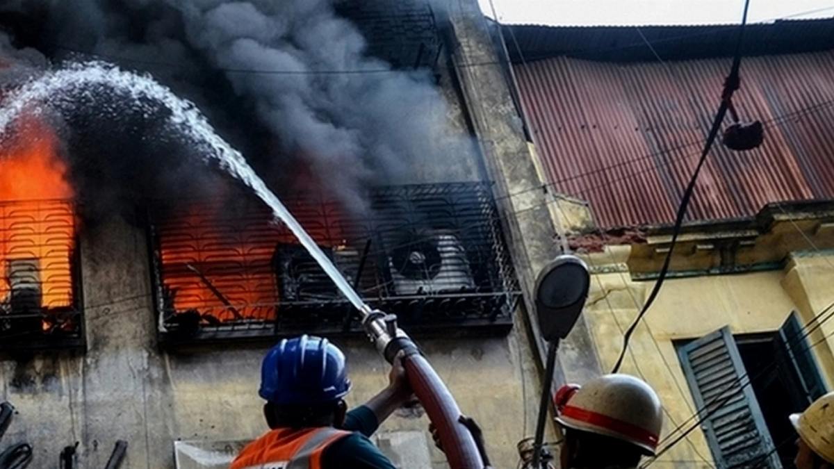 दिल्ली में फिर हुआ AC ब्लास्ट, ओवरहीटिंग बन सकती है जानलेवा; जानें कारण और सेफ्टी टिप्स