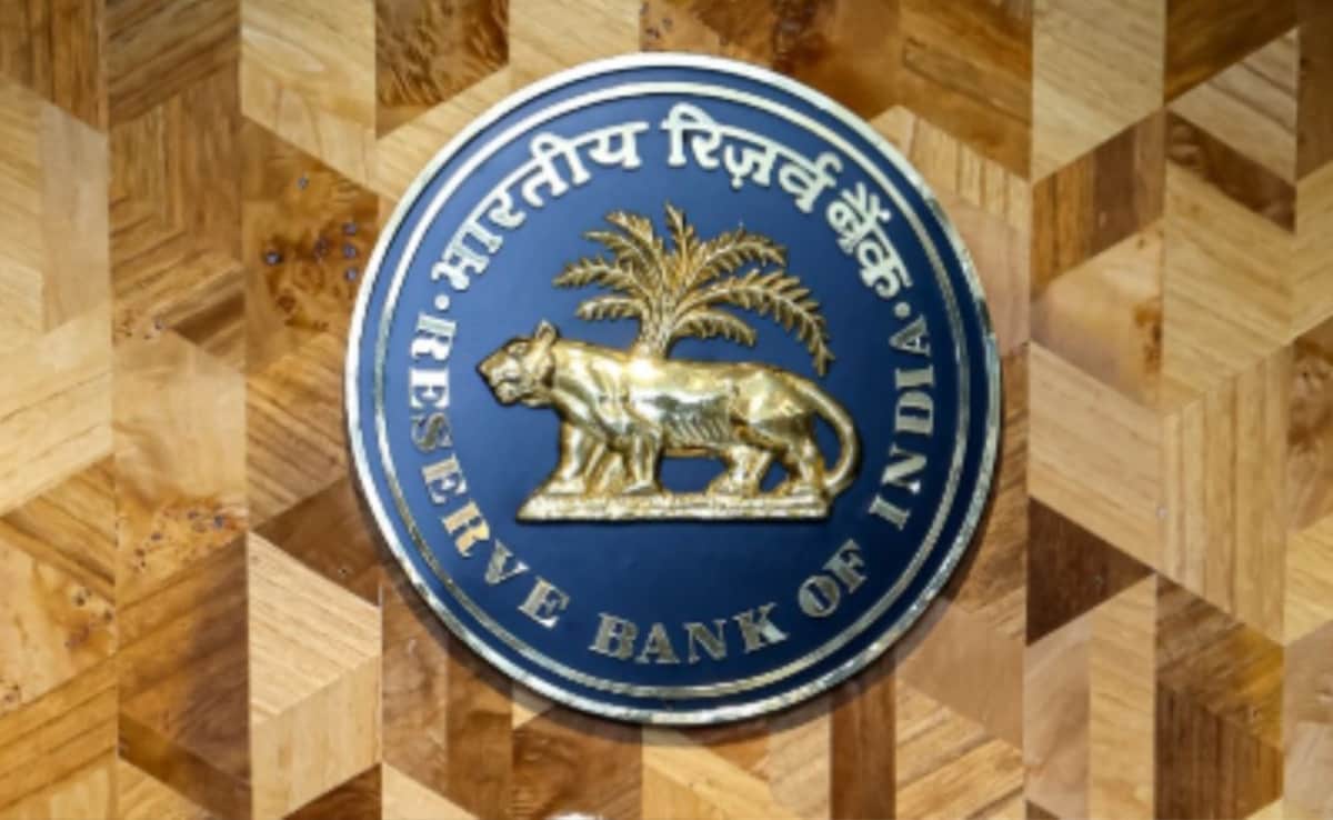 RBI की मीटिंग से पहले आई बड़ी खबर! खुशखबरी के बीच वित्त मंत्रालय ने क्यों दी बड़ी चेतावनी?
