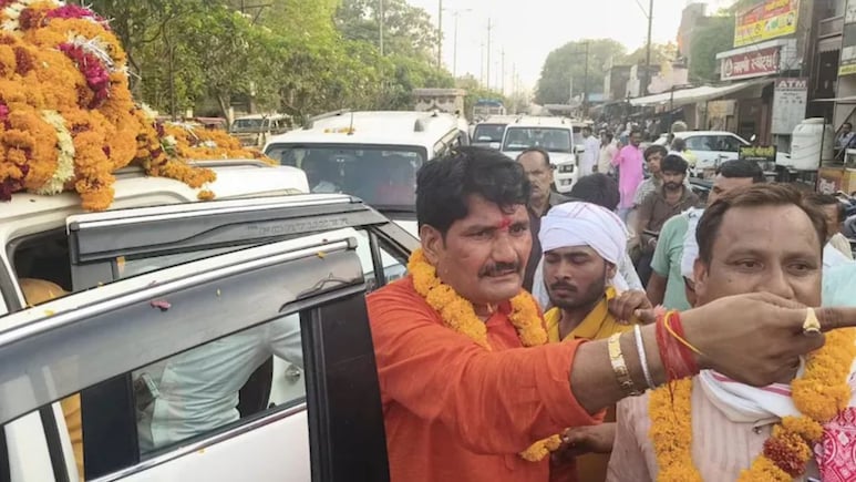 MP News: सैकड़ों गाड़ियों का काफिला निकालने वाले सौभाग्य सिंह को CMO ने भेजा  कारण बताओ नोटिस, वित्तीय अधिकार भी निरस्त