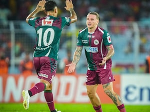 Mohun Bagan vs East Bengal LIVE Score, ISL 2025-26: Mohun Bagan Net Dramatic Equalizer, East Bengals Lead Lasts 4 Minutes | MBSG 1-1 EBFC