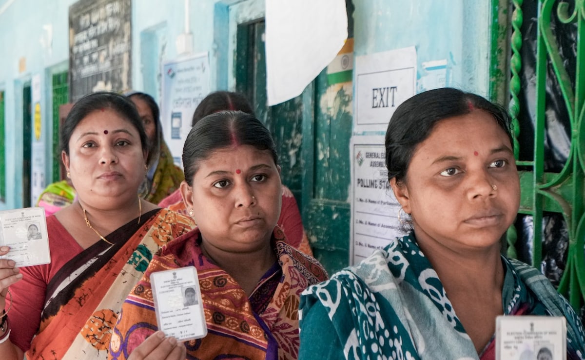 बंगाल चुनाव: 91 लाख नामों की 'सफाई' ने कैसे बदला नतीजा, आंकड़ों में देखें SIR का असली 'खेला'
