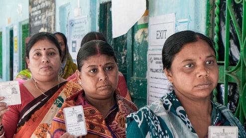 बंगाल चुनाव: 91 लाख नामों की 'सफाई' ने कैसे बदला नतीजा, आंकड़ों में देखें SIR का असली 'खेला'