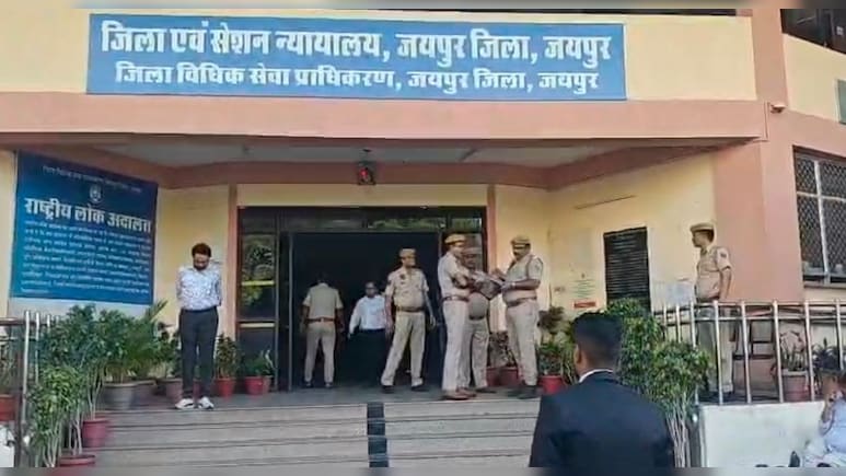 लिव इन रिलेशनशिप से जन्मी बच्ची, कोर्ट ने मां को दिए आदेश- बच्&zwj;ची की प&zwj;िता से वीड&zwj;ियो कॉल पर बात करवाएं&nbsp;