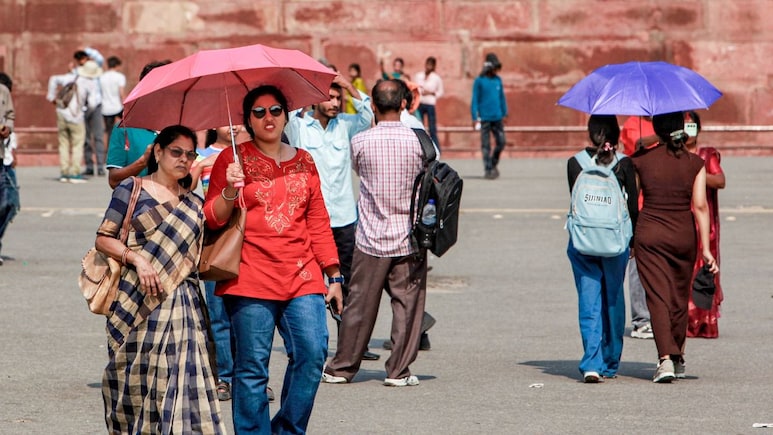 Weather Today: कहीं बारिश का अलर्ट तो कहीं गर्मी लेगी इम्तिहान, देश के 16 शहर भट्ठी की तरह तप रहे, कहां-कितना तापमान? देखिए