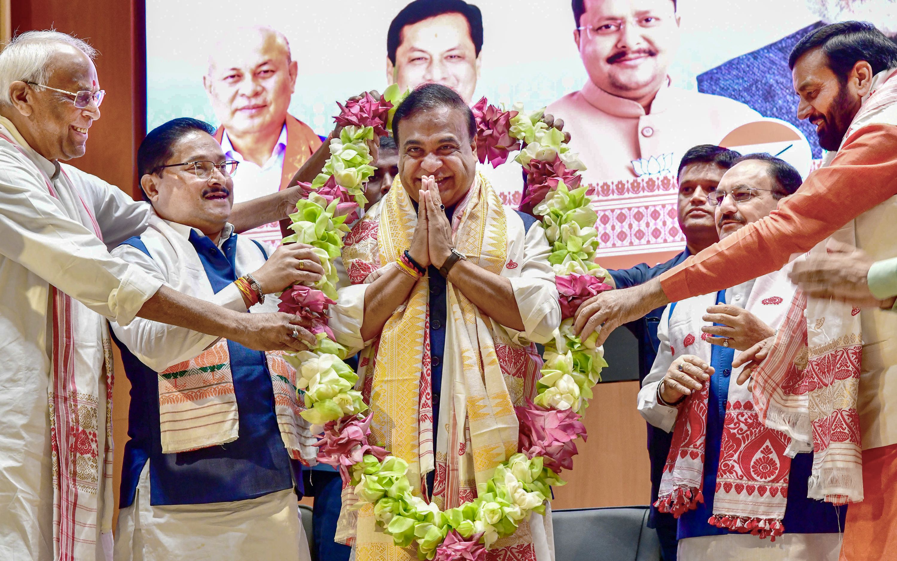 Assam CM Oath Ceremony LIVE:  गुवाहाटी में बीजेपी और NDA नेताओं का जमावड़ा, थोड़ी देर में हिमंता का शपथ ग्रहण