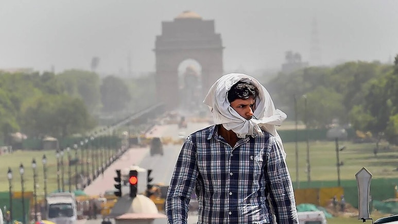 North India Sweats Through Heatwave As Southern States Brace For More Rain