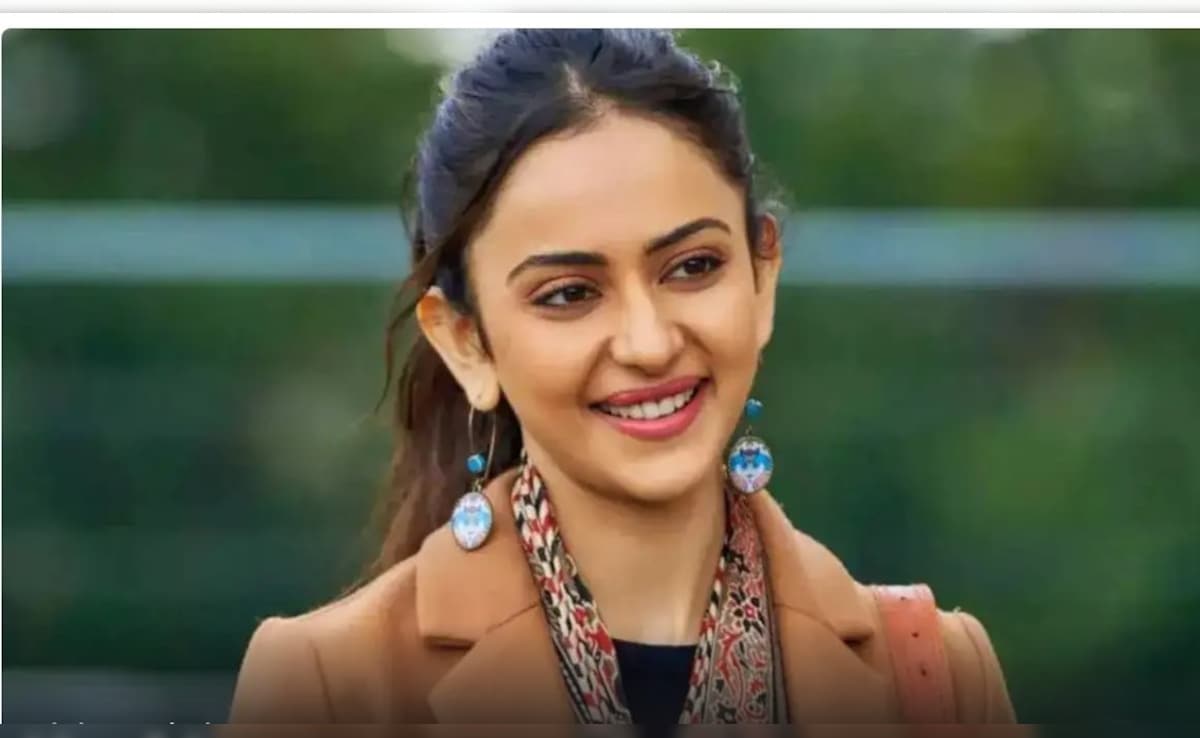 क्या शेरों वाली जंगल सफारी में गाड़ी से उतरकर घूमने लगी थीं रकुल प्रीत सिंह? वायरल वीडियो का सच आया सामने 