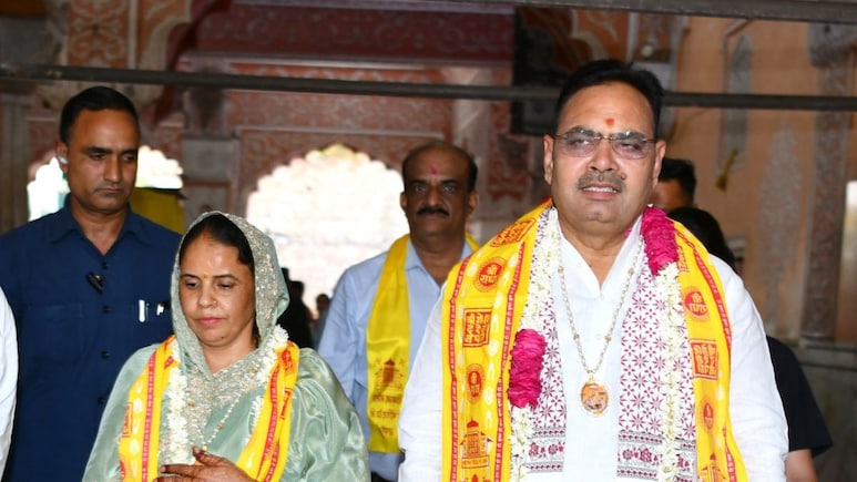 शादी की सालगिरह पर भक्ति में लीन हुए CM भजनलाल शर्मा, पत्नी संग की विशेष पूजा, देखें PHOTOS