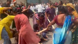 Ulhasnagar  जात पंचायतीचा आदेश मोडल्याने महिलांचे कापले केस, गळ्यात चपलांचा हार; उल्हासनगरमधील संतापजनक प्रकार