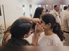 NEET 2026: परीक्षा केंद्र पर छात्राओं की 'अग्निपरीक्षा', किसी की उतरी नथुनी तो किसी की कान की बाली
