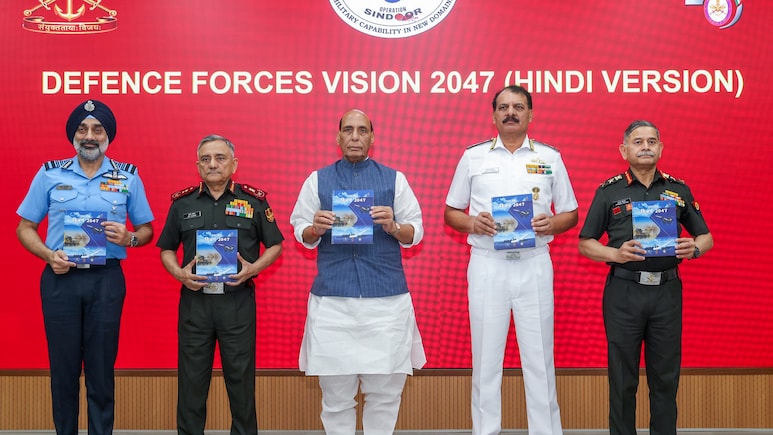 रक्षा मंत्री राजनाथ सिंह ने सेना को दिया 'सरप्राइज अटैक' का मंत्र, जानें क्या है नई रणनीति