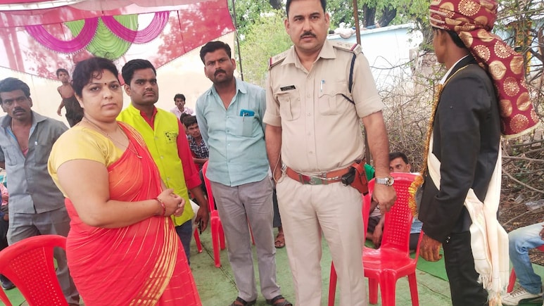 Mother&rsquo;s Day: जान जोखिम में डालकर रोके 500 बाल विवाह, 200 बच्चों को बाल मजदूरी से कराया मुक्त, कांस्टेबल ज्योति तिवारी की प्रेरणादायक कहानी