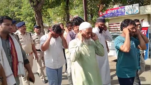 खंडवा में गौ हत्या : 8 पर केस, 7 गिरफ्तार, पुलिस ने निकाला आरोपियों का जुलूस; रासुका की मांग