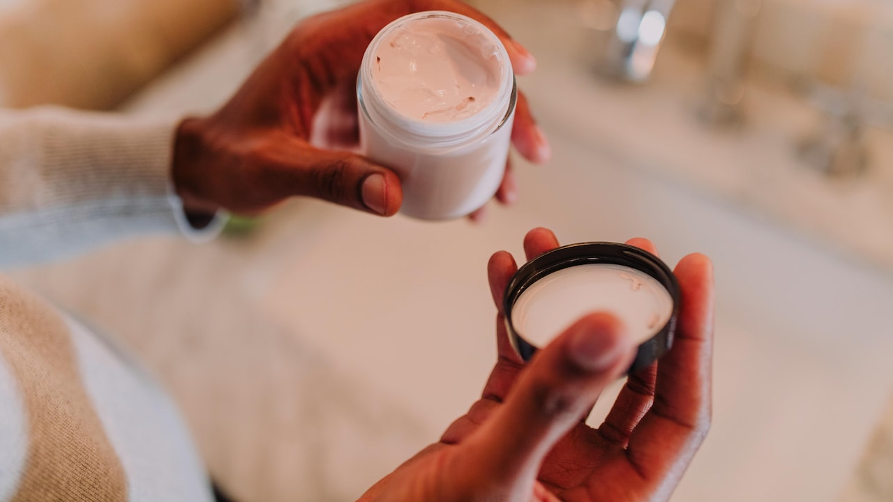 Still Getting Pimples? Your Moisturiser May Contain Pore-Clogging Oils Still Getting Pimples? Your Moisturiser May Contain Pore-Clogging Oils