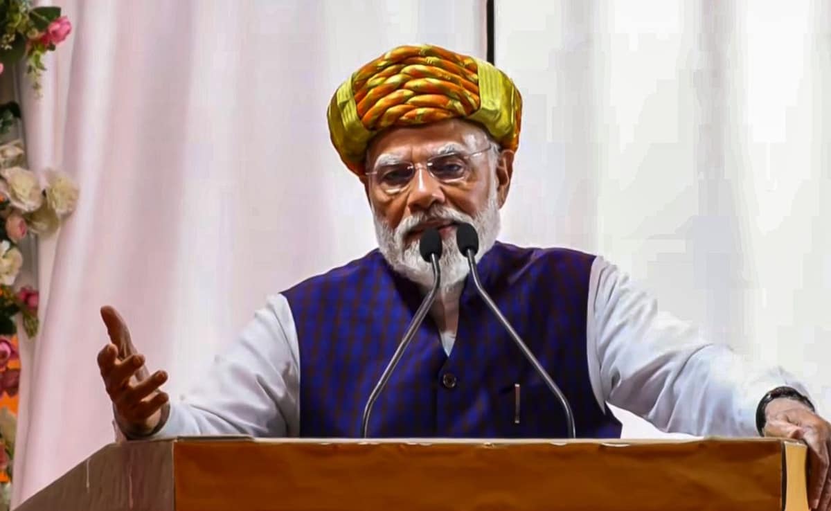 'Bengal In Deep Pit, BJP To Bring Change': PM Modi In Gujarat