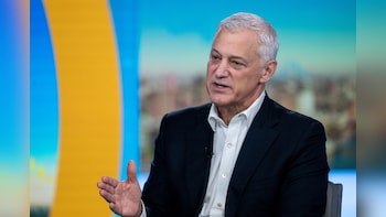 AI Will Replace Thousands Of Banking Jobs, Warns Standard Chartered CEO Bill Winters &mdash; Here's Why