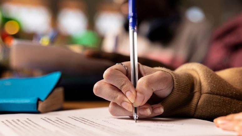 NEET के अलावा इन बड़ी परीक्षाओं में नहीं है कोई एज लिमिट, 90 साल का बुजुर्ग भी दे सकता है एग्जाम