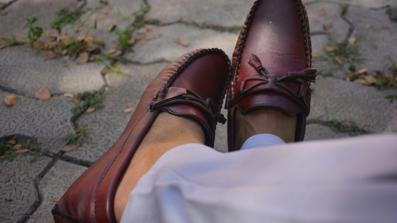 10 Expert Tips To Pick Loafers That Don't Hurt Your Heel