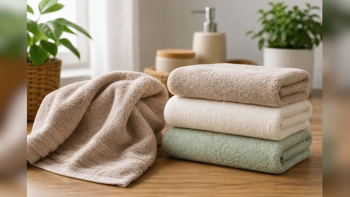 Old Towel Hacks: सूख के कड़क और खुरदुरा हो गया है आपका रोज़ाना इस्तेमाल होने वाला तौलिया, इस आसान तरीके से बनेगा मुलायम, नया जैसा