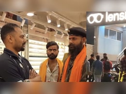 बिहार के छपरा तक पहुंची Lenskart ड्रेस कोड विवाद की चिंगारी, कर्मचारियों को बजरंग दल ने लगाया तिलक