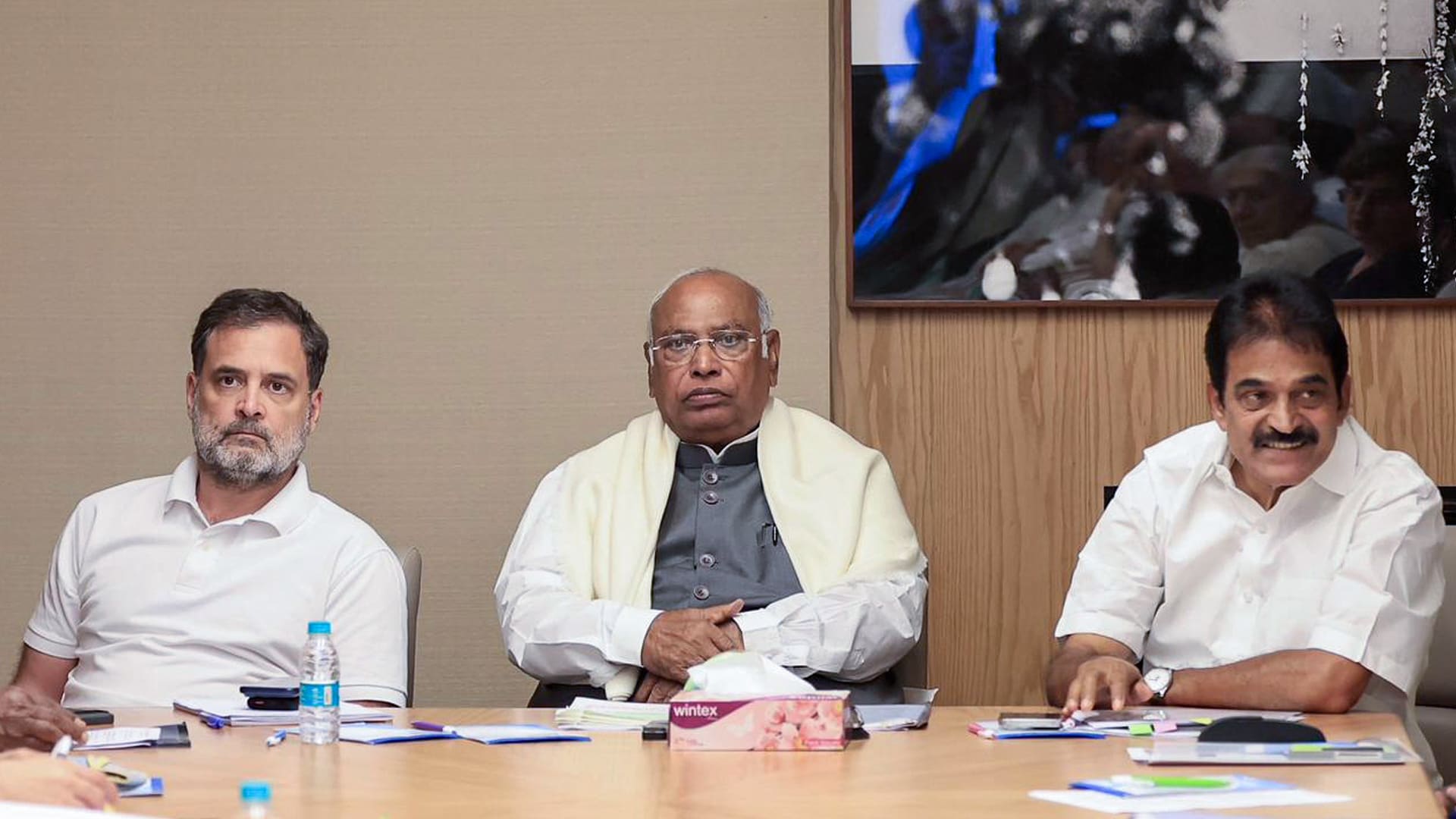 The Hunt For Next Keralam Chief Minister Continues | Row Over Samajwadi Party Leader's 'Anti-Brahmin' Remark