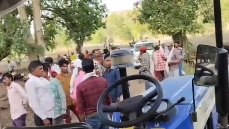 ट्रैक्टर-ट्रॉली पलटने से अब तक 6 की मौत, 22 गंभीर घायल मेडिकल कॉलेज में भर्ती, सीएम किया आर्थिक सहायता का ऐलान