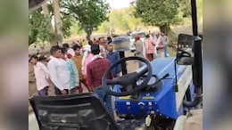 मध्&zwj;य प्रदेश में एक्&zwj;सीडेंट: ट्रैक्टर-ट्रॉली पलटने से 4 की मौत, 41 घायल, 6 की हालत गंभीर