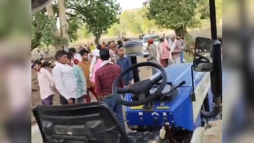 मध्&zwj;य प्रदेश में एक्&zwj;सीडेंट: ट्रैक्टर-ट्रॉली पलटने से 4 की मौत, 41 घायल, 6 की हालत गंभीर
