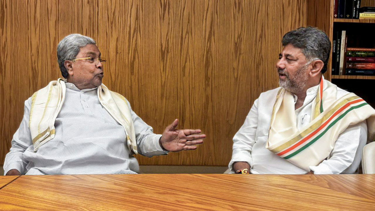 DK Shivakumar Arrives At Siddaramaiah's Residence For High-Stakes 'Power Breakfast'
