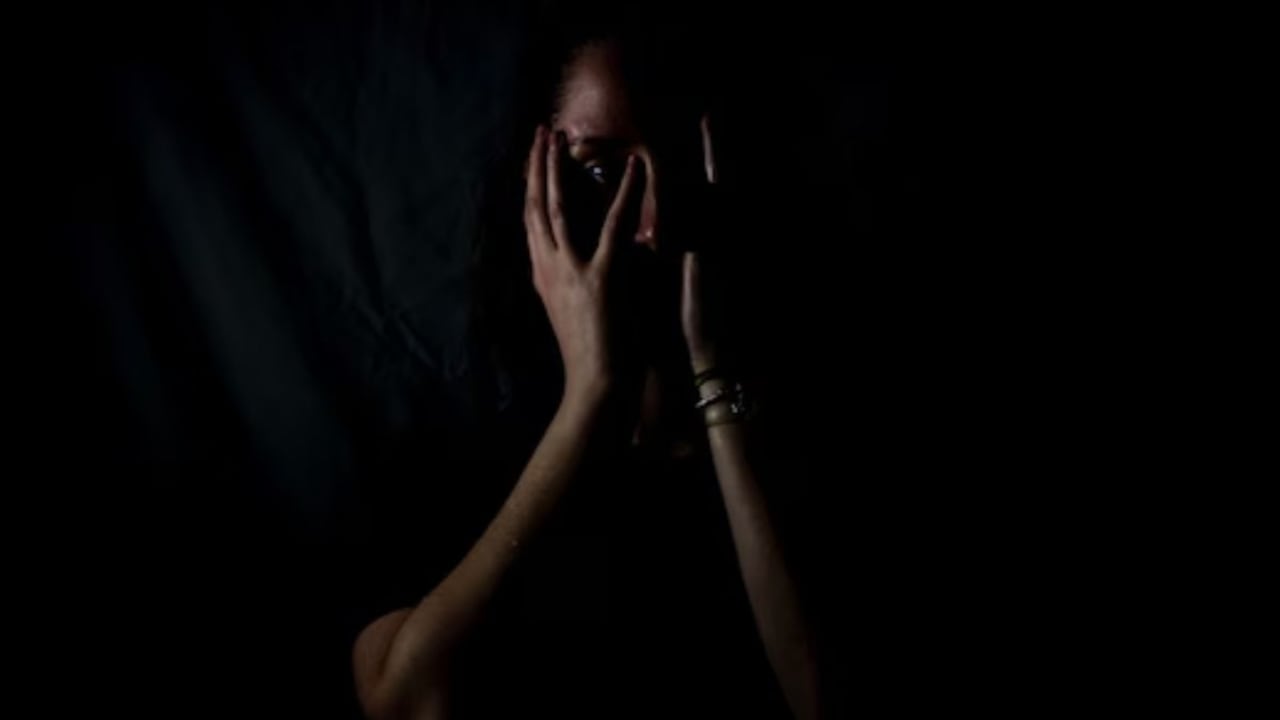 महिला के बाल काटे, कपड़े फाड़े, जूतों की माला पहनाकर गांव में घुमाया; संपत्ति विवाद में उज्जैन में 11 पर केस
