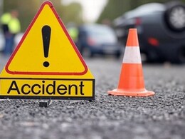 देवास में बेकाबू कार की टक्कर से दो युवकों की मौत, एक गंभीर; आक्रोश में चक्काजाम