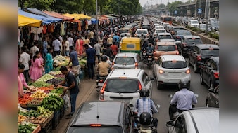 अब नोएडा की सड़कों पर नहीं लगेंगे साप्ताहिक बाजार? दुकानदारों के लिए भी आएगा नया सिस्टम