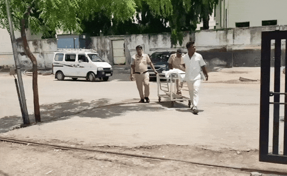 क्रूरता की इंतहा: पहले थमाया स्नैक्स का पैकेट, फिर सगे माता-पिता ने रोक दी बेटे की सांस, नहीं कांपे हाथ