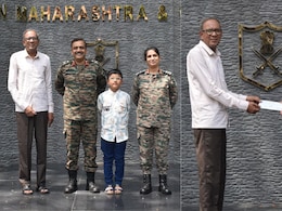 Akola News : आशादायी चित्र! अकोल्याच्या शिक्षकाचा देशसेवेचा आदर्श; शहीद सैनिकांच्या कुटुंबीयांसाठी पुण्यात मोठी मदत