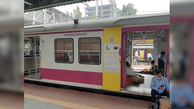 मुंबई लोकल के यात्री ध्यान दें, इन रूटों पर रहेगा 10 घंटे का मेगा ब्लॉक, यात्रा करने से पहले रूट जरूर देख लें