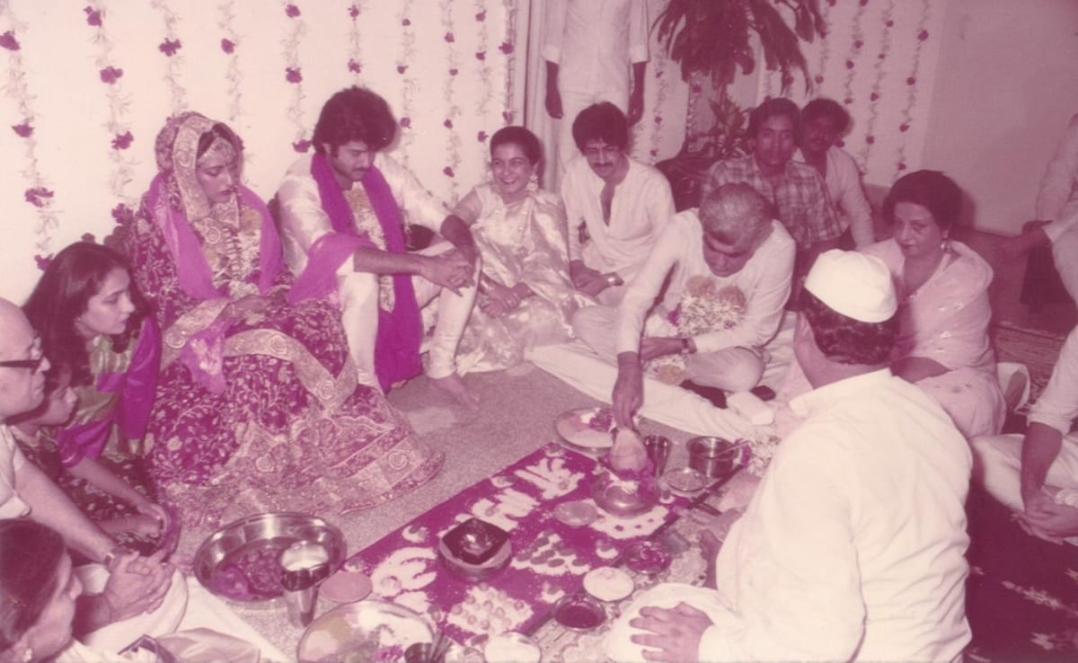 अनिल कपूर की शादी की तस्वीरें, मनाई 42वीं वेडिंग एनिवर्सरी, दिखाई 30 मिनट की सिंपल शादी की झलक