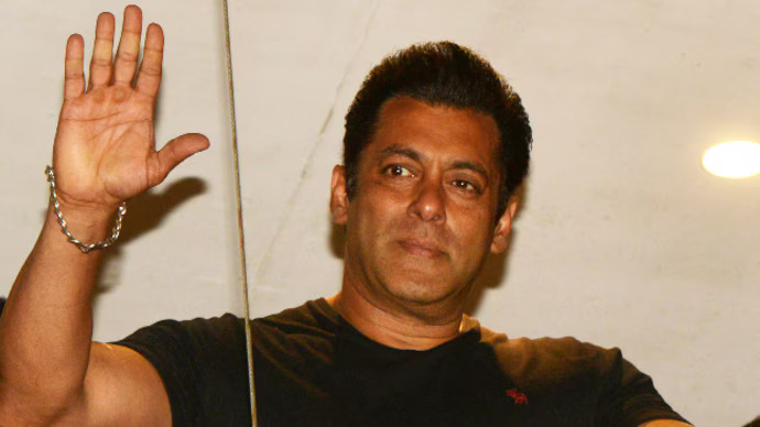 Snake Found At Salman's Galaxy Apartments In Mumbai, Rescuer Removes It Safely