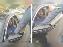 VIDEO: पाकिस्तानी क्रिकेटपटूने धाब्यावर बसवले ट्रॅफिक नियम, चालान फाडण्याऐवजी रस्त्यावर जे काही घडले ते...